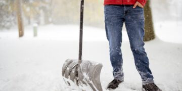 Winter Shovelling Safety: Protect Your Back, Stay Injury-Free